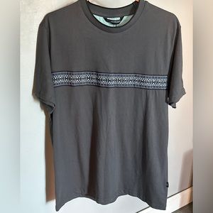 NWT Sunrise Kingdom Short Sleeve Shirt with a 2” Banded Pattern Polo. Size L